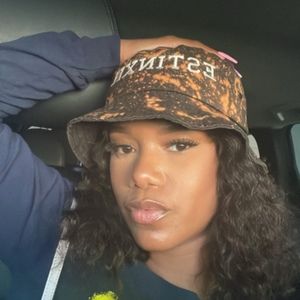 Meet your Posher, Eron